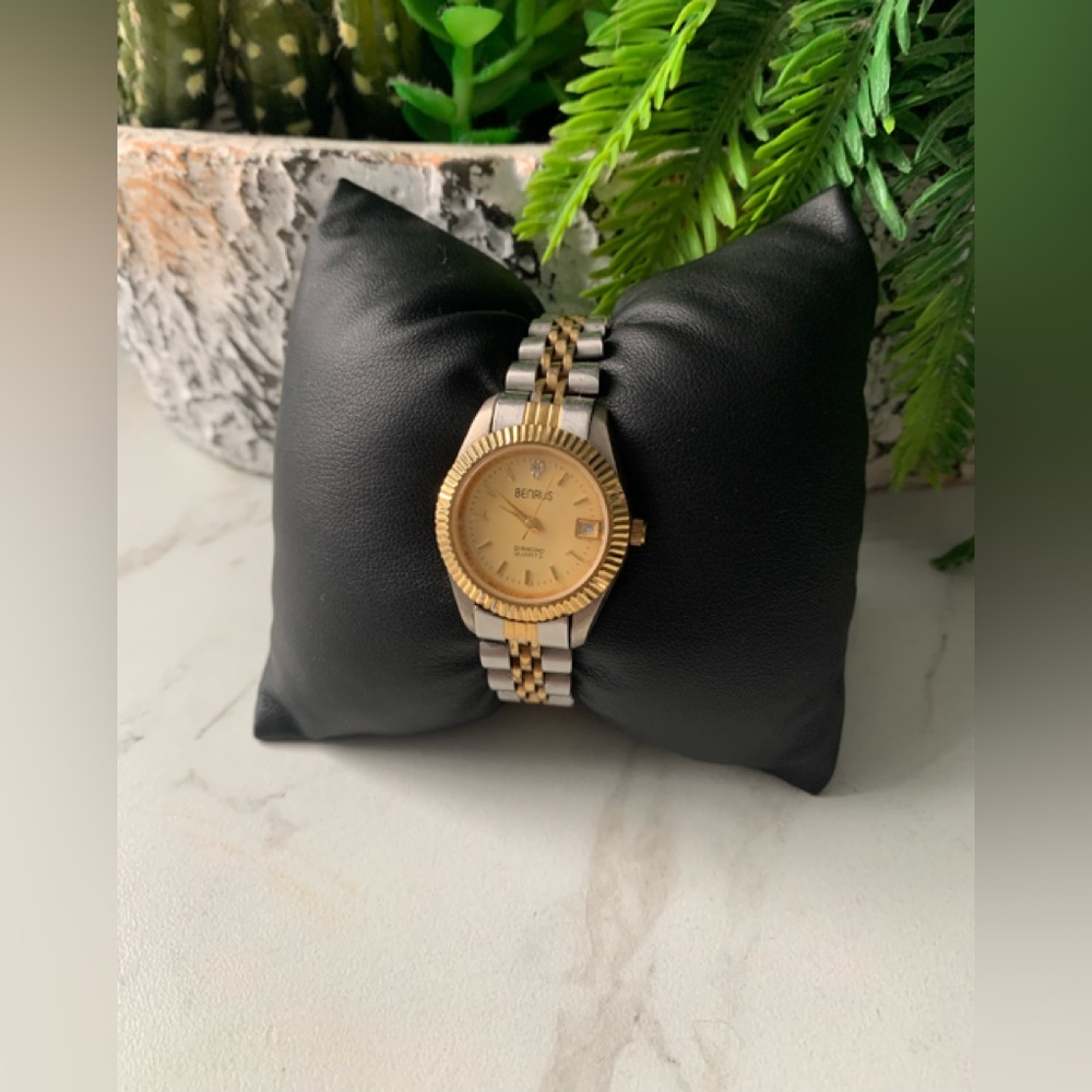 Vintage Benrus diamond Quartz watch in gold tone.
